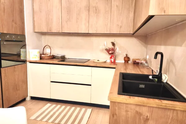 Shtepi me qera 2+1 ne Tirane - 1,500 Euro