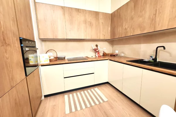 Shtepi me qera 2+1 ne Tirane - 1,500 Euro