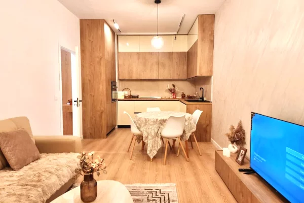 Shtepi me qera Apartament ne Tirane, 2+1, Mobilimi E mobiluar, Pagesa 1,500  Euro.