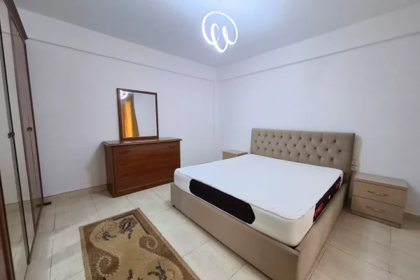 Shtepi me qera Apartament ne Tirane, 1+1, Mobilimi E mobiluar, Pagesa 300  Euro.