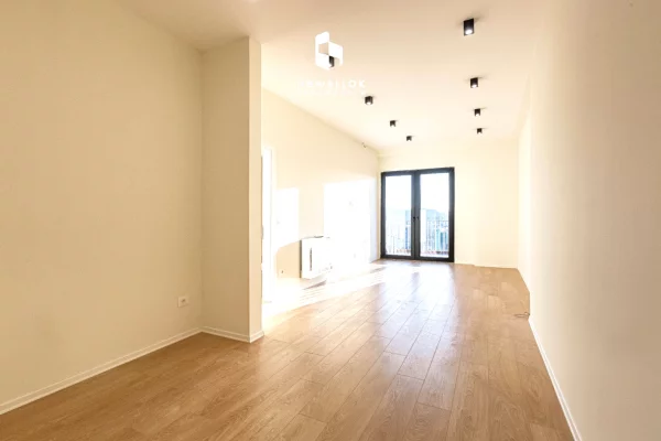 Ambient biznesi me qera 1+1 ne Tirane - 85,000 Leke