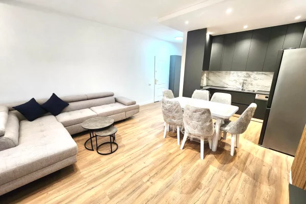 Shtepi me qera 3+1 ne Tirane - 1,200 Euro