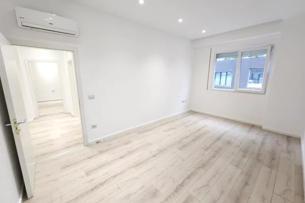 Ambient biznesi me qera 3+1 ne Tirane - 55,000 Leke