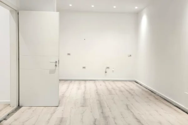 Ambient biznesi me qera 3+1 ne Tirane - 55,000 Leke