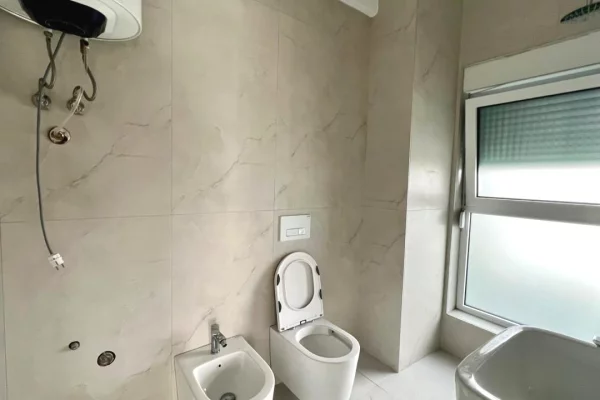 Ambient biznesi me qera 1+1 ne Tirane - 30,000 Leke