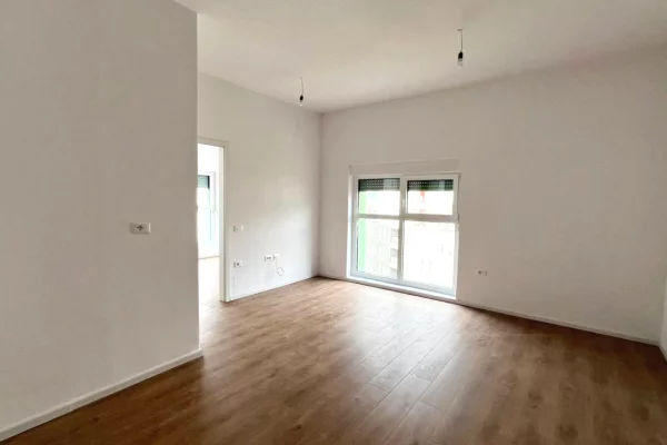 Ambient biznesi me qera 1+1 ne Tirane - 30,000 Leke