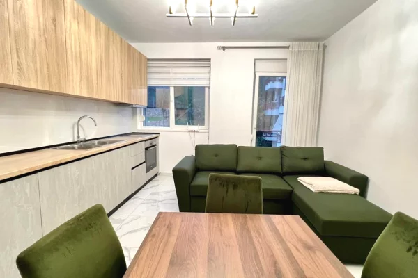 Shtepi me qera 2+1 ne Tirane - 640 Euro