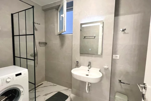 Shtepi me qera Apartament ne Tirane, 2+1, Mobilimi E mobiluar, Pagesa 600  Euro.