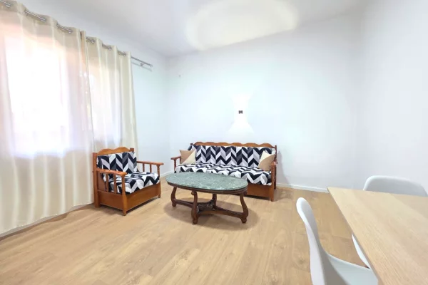 Shtepi me qera Garsoniere ne Tirane - 300 Euro