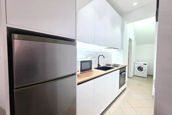 Shtepi me qera Garsoniere ne Tirane - 300 Euro