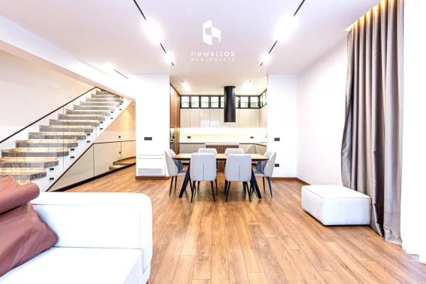 Shtepi me qera Vila Luksoze ne Tirane, 4+1, Mobilimi E mobiluar, Pagesa 4,000  Euro.