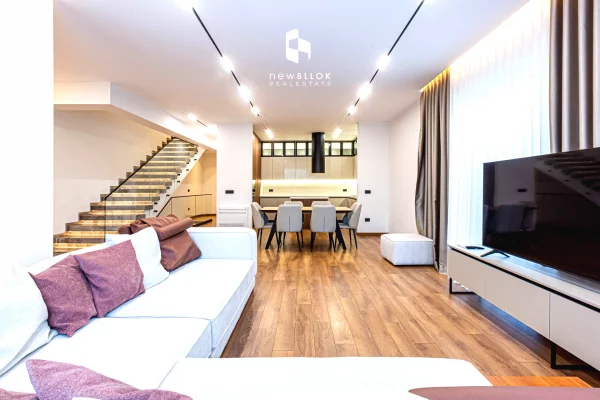 Shtepi me qera Vila Luksoze ne Tirane, 4+1, Mobilimi E mobiluar, Pagesa 4,000  Euro.