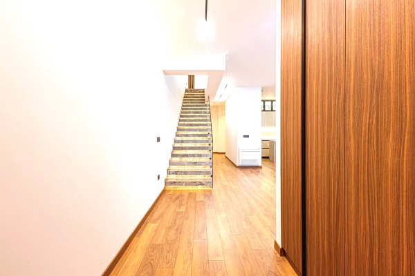 Shtepi me qera Vila Luksoze ne Tirane, 4+1, Mobilimi E mobiluar, Pagesa 4,000  Euro.