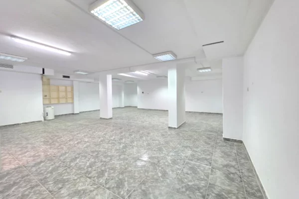 Ambient biznesi me qera 3+1 ne Tirane - 800 Euro