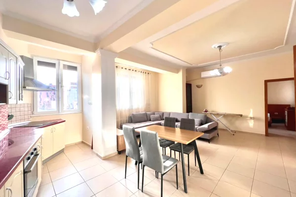 Shtepi me qera 2+1 ne Tirane - 57,000 Leke