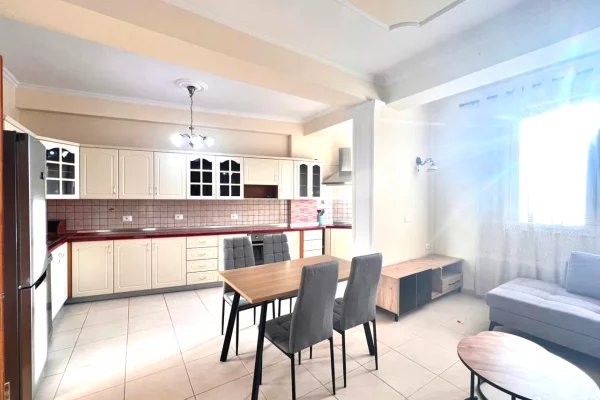 Shtepi me qera 2+1 ne Tirane - 57,000 Leke