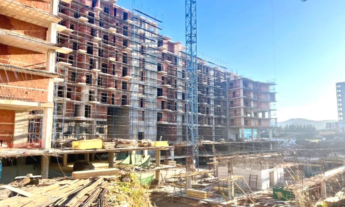 Shtepi ne shitje Apartament ne Tirane, 1+1, Mobilimi Bosh, pa mobiluar, Pagesa 127,400  Euro.