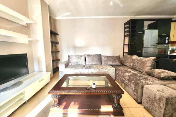 Shtepi me qera Apartament ne Tirane, 2+1, Mobilimi E mobiluar, Pagesa 60,000  Leke.