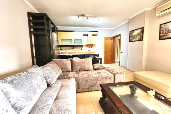 Shtepi me qera 2+1 ne Tirane - 650 Euro