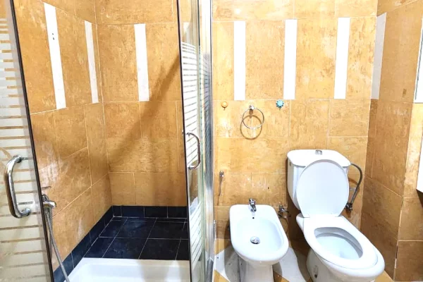 Shtepi me qera Apartament ne Tirane, 2+1, Mobilimi E mobiluar, Pagesa 60,000  Leke.