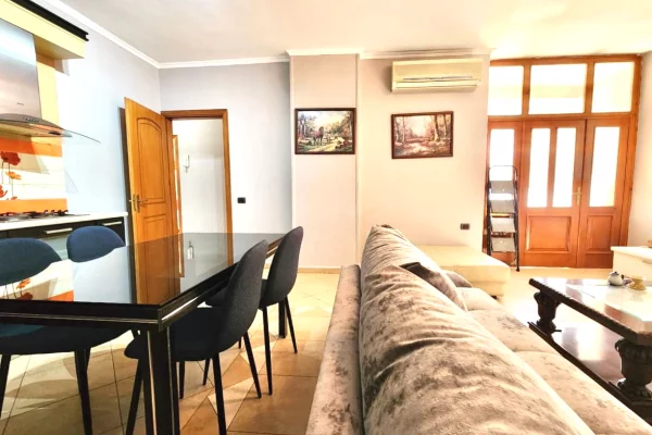 Shtepi me qera Apartament ne Tirane, 2+1, Mobilimi E mobiluar, Pagesa 60,000  Leke.
