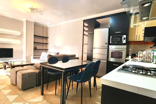 Shtepi me qera Apartament ne Tirane, 2+1, Mobilimi E mobiluar, Pagesa 60,000  Leke.
