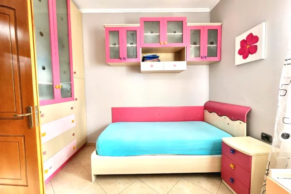 Shtepi me qera Apartament ne Tirane, 2+1, Mobilimi E mobiluar, Pagesa 60,000  Leke.