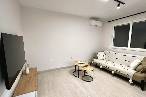 Shtepi me qera 1+1 ne Tirane - 65,000 Leke