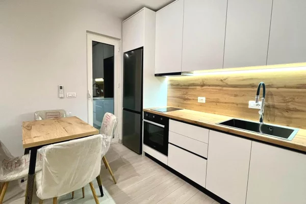 Shtepi me qera 1+1 ne Tirane - 65,000 Leke