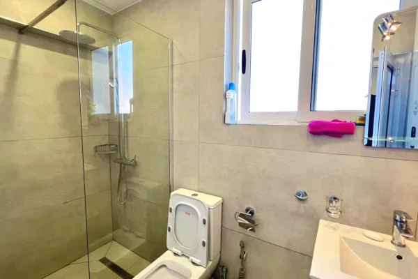 Shtepi me qera 2+1 ne Tirane - 65,000 Leke