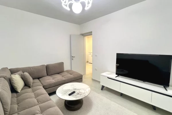 Shtepi me qera 2+1 ne Tirane - 65,000 Leke