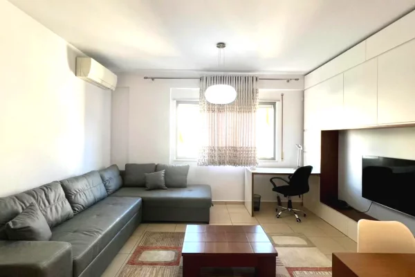 Shtepi me qera Apartament ne Tirane, 1+1, Mobilimi E mobiluar, Pagesa 650  Euro.