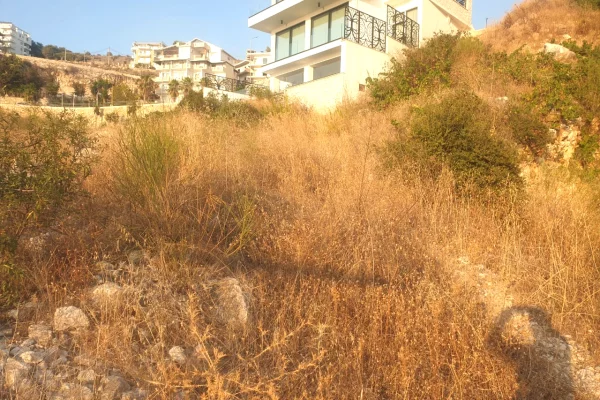 Truall ose Toke ne Sarande - 129,000 Euro