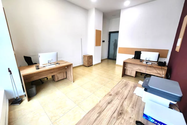 Zyre me Qera:📍 Myslym Shyri - Gjyk. e Larte (kt2) Pllt i Ri - Amb me Ndricim, Kondicioner || 490Euro