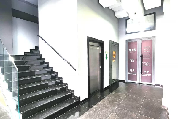 Ambient biznesi me qera 3+1 ne Tirane - 490 Euro