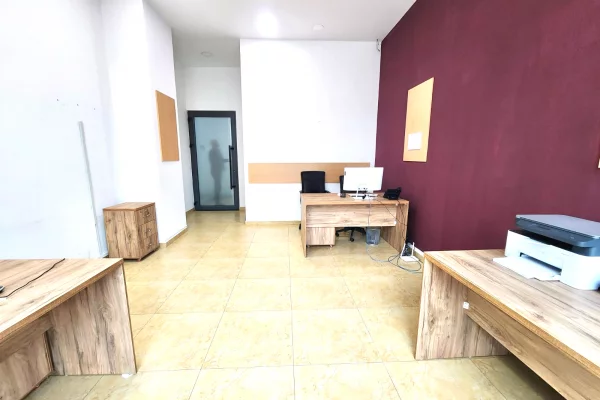 Ambient biznesi me qera 3+1 ne Tirane - 490 Euro