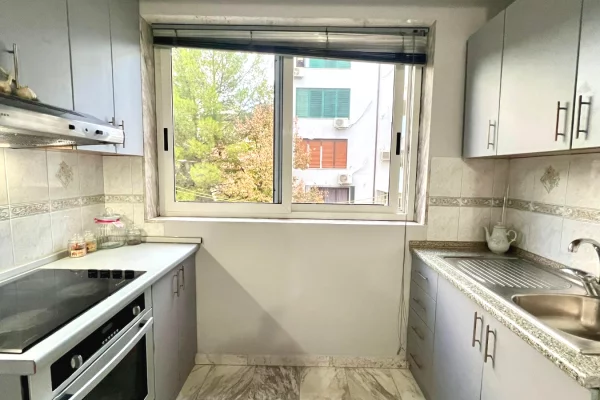 Shtepi me qera Apartament ne Tirane, 1+1, Mobilimi E mobiluar, Pagesa 50,000  Leke.