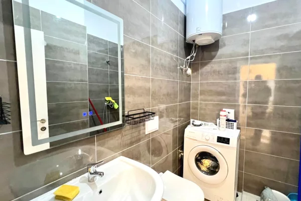 Shtepi me qera 1+1 ne Tirane - 60,000 Leke