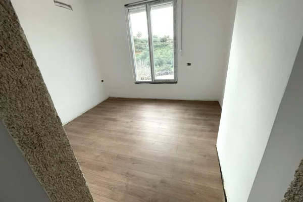 Shtepi ne shitje Apartament ne Himare, 1+1, Mobilimi Bosh, pa mobiluar, Pagesa 120,000  Euro.