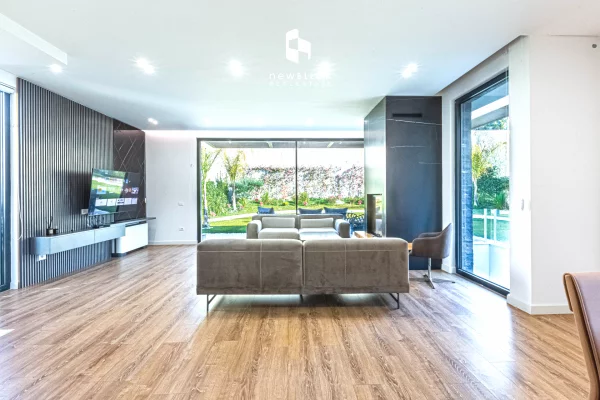 Shtepi me qera Vila Luksoze ne Tirane, 4+1, Mobilimi E mobiluar, Pagesa 4,500  Euro.