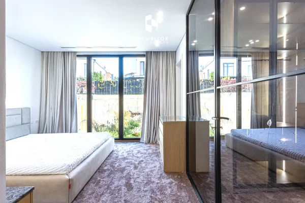 Shtepi me qera Vila Luksoze ne Tirane, 4+1, Mobilimi E mobiluar, Pagesa 4,500  Euro.