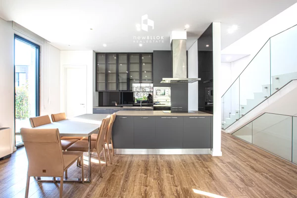 Shtepi me qera Vila Luksoze ne Tirane, 4+1, Mobilimi E mobiluar, Pagesa 4,500  Euro.