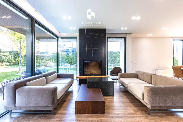 Shtepi me qera Vila Luksoze ne Tirane, 4+1, Mobilimi E mobiluar, Pagesa 4,500  Euro.