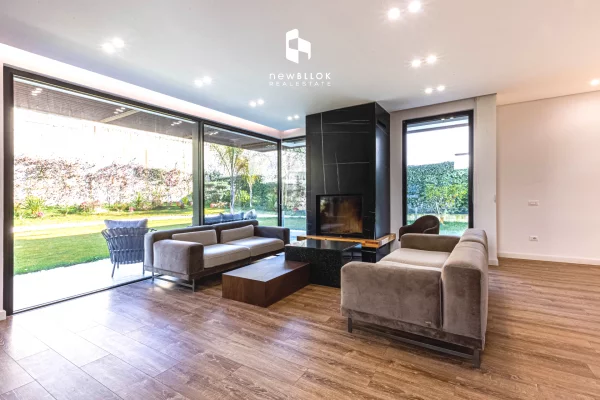 Shtepi me qera Vila Luksoze ne Tirane, 4+1, Mobilimi E mobiluar, Pagesa 4,500  Euro.