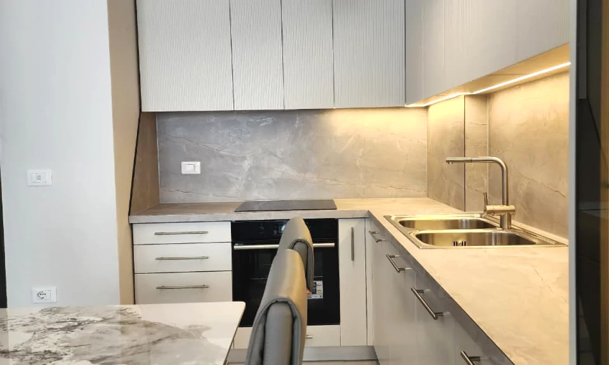 Shtepi me qera Apartament ne Tirane, 2+1, Mobilimi E mobiluar, Pagesa 1,100  Euro.