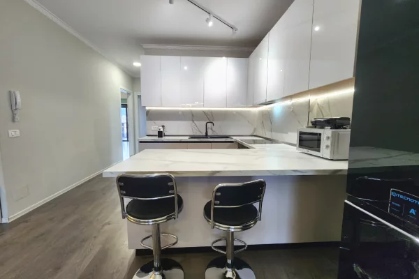 Shtepi me qera Apartament ne Tirane, 2+1, Mobilimi E mobiluar, Pagesa 1,300  Euro.