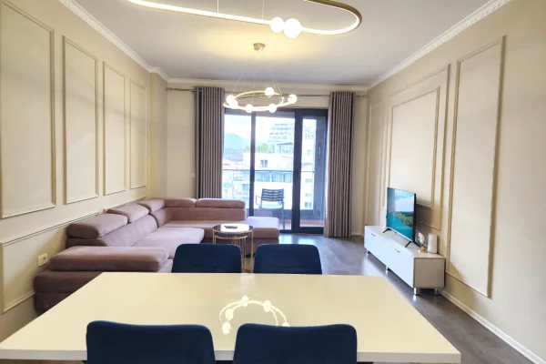 Shtepi me qera 2+1 ne Tirane - 1,300 Euro