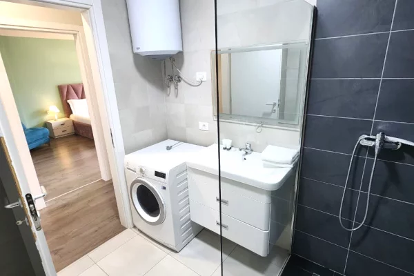 Shtepi me qera Apartament ne Tirane, 2+1, Mobilimi E mobiluar, Pagesa 1,300  Euro.