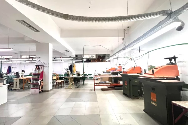 🔥 SHITET AMBIENT KOMERCIAL BUZE RRUGE KRYESORE (📍Tufine) – OKAZION (1,178Euro/m2)🔥 ||  290,000Euro