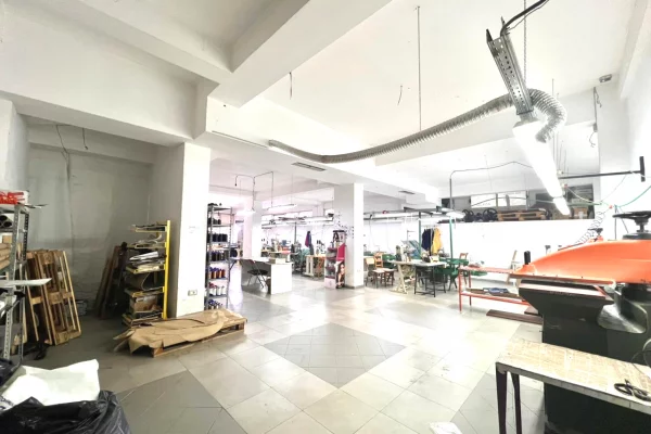 🔥 SHITET AMBIENT KOMERCIAL BUZE RRUGE KRYESORE (📍Tufine) – OKAZION (1,178Euro/m2)🔥 ||  290,000Euro